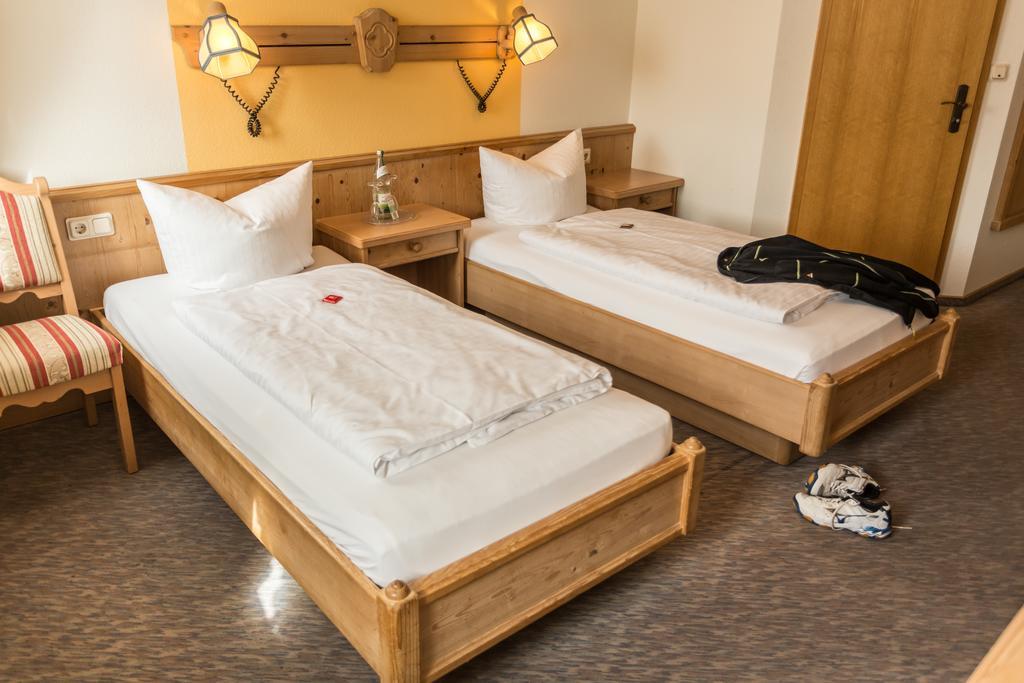 Hotel Loewen Randersacker Extérieur photo