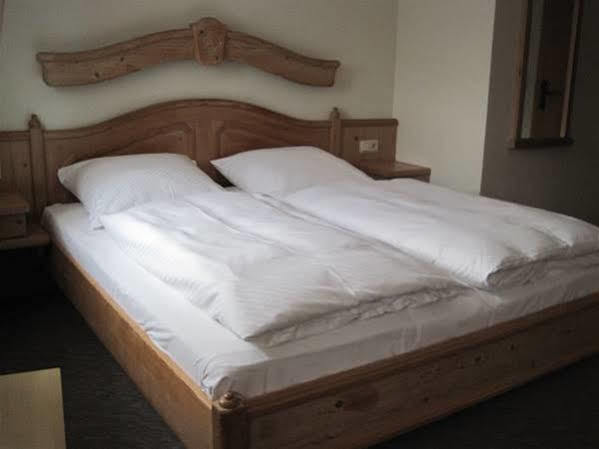 Hotel Loewen Randersacker Extérieur photo